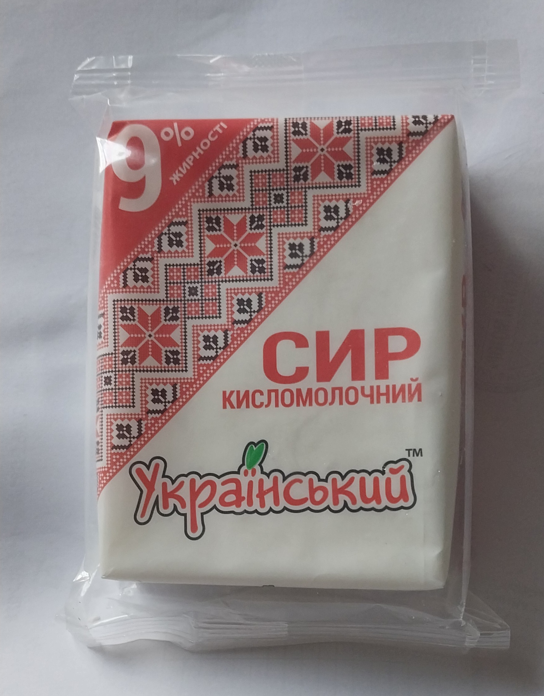 Сир кисломолочний 9% жирності Український 200 грам